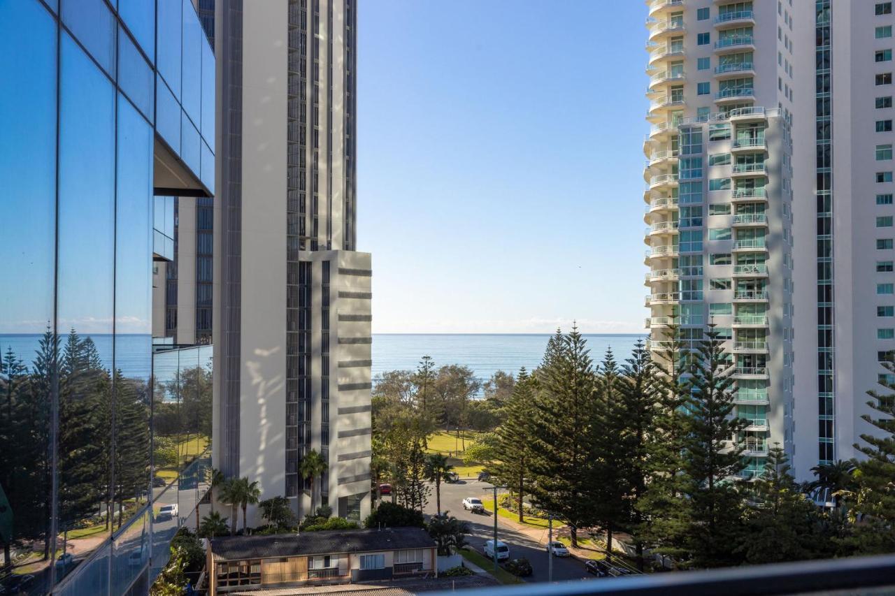 Ultiqa Signature At Broadbeach Gold Coast Exterior photo