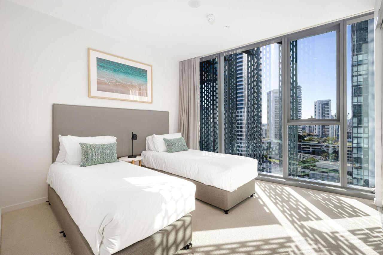 Ultiqa Signature At Broadbeach Gold Coast Exterior photo