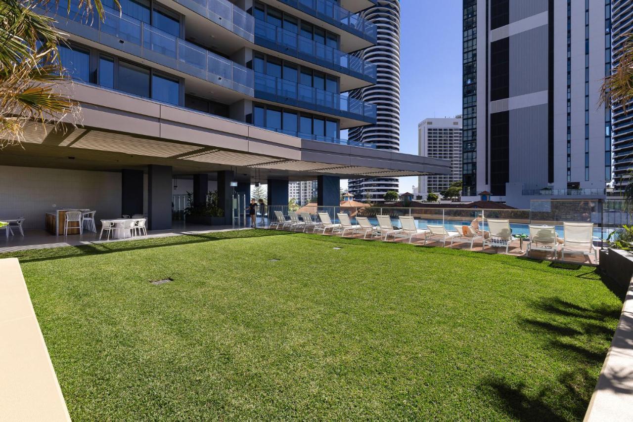 Ultiqa Signature At Broadbeach Gold Coast Exterior photo