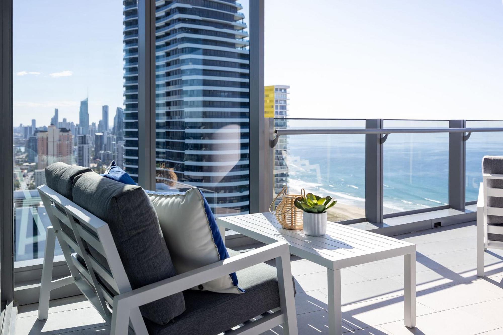 Ultiqa Signature At Broadbeach Gold Coast Exterior photo