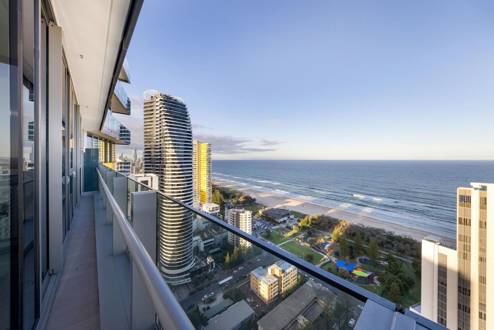 Ultiqa Signature At Broadbeach Gold Coast Exterior photo