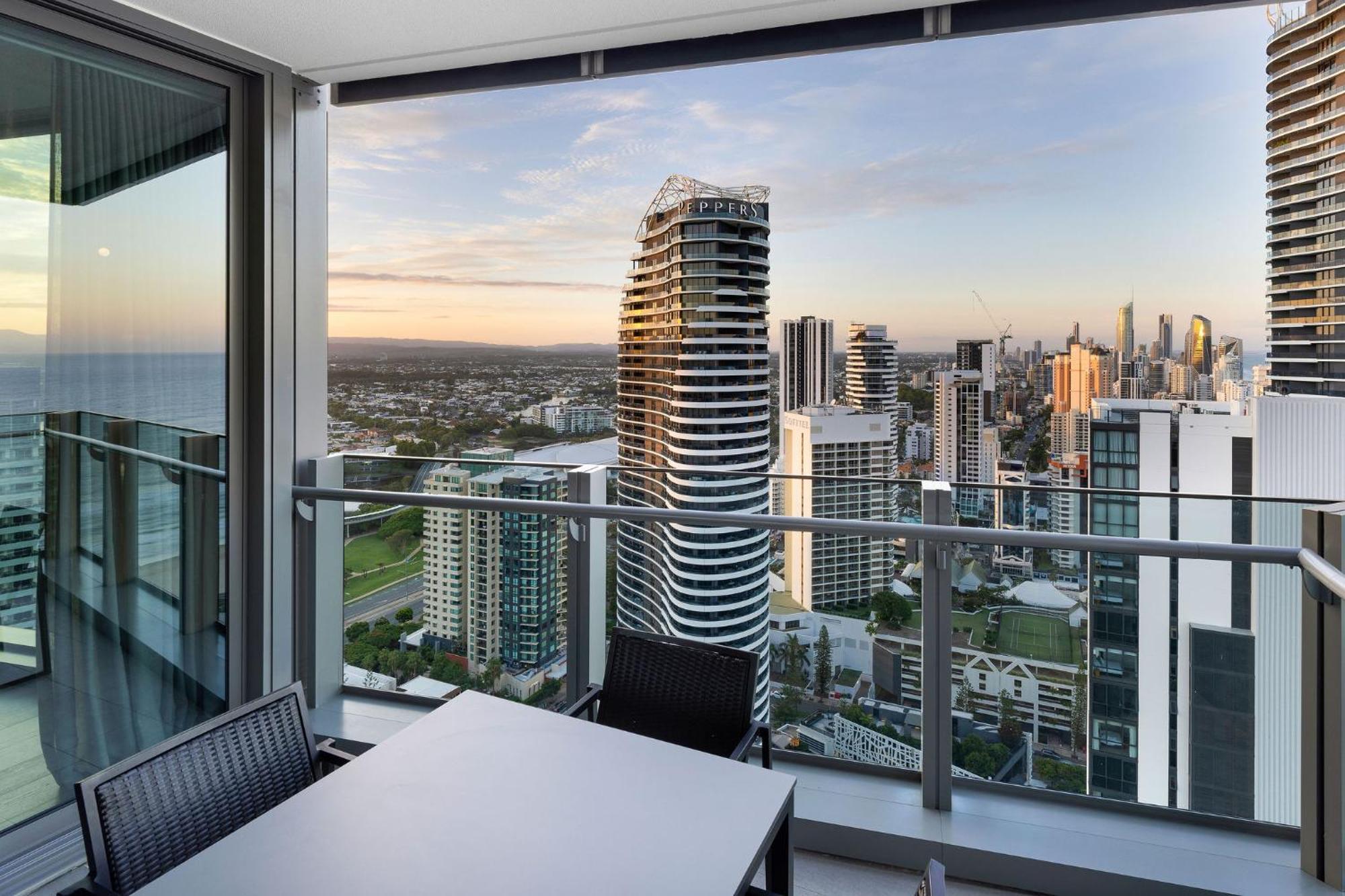 Ultiqa Signature At Broadbeach Gold Coast Exterior photo