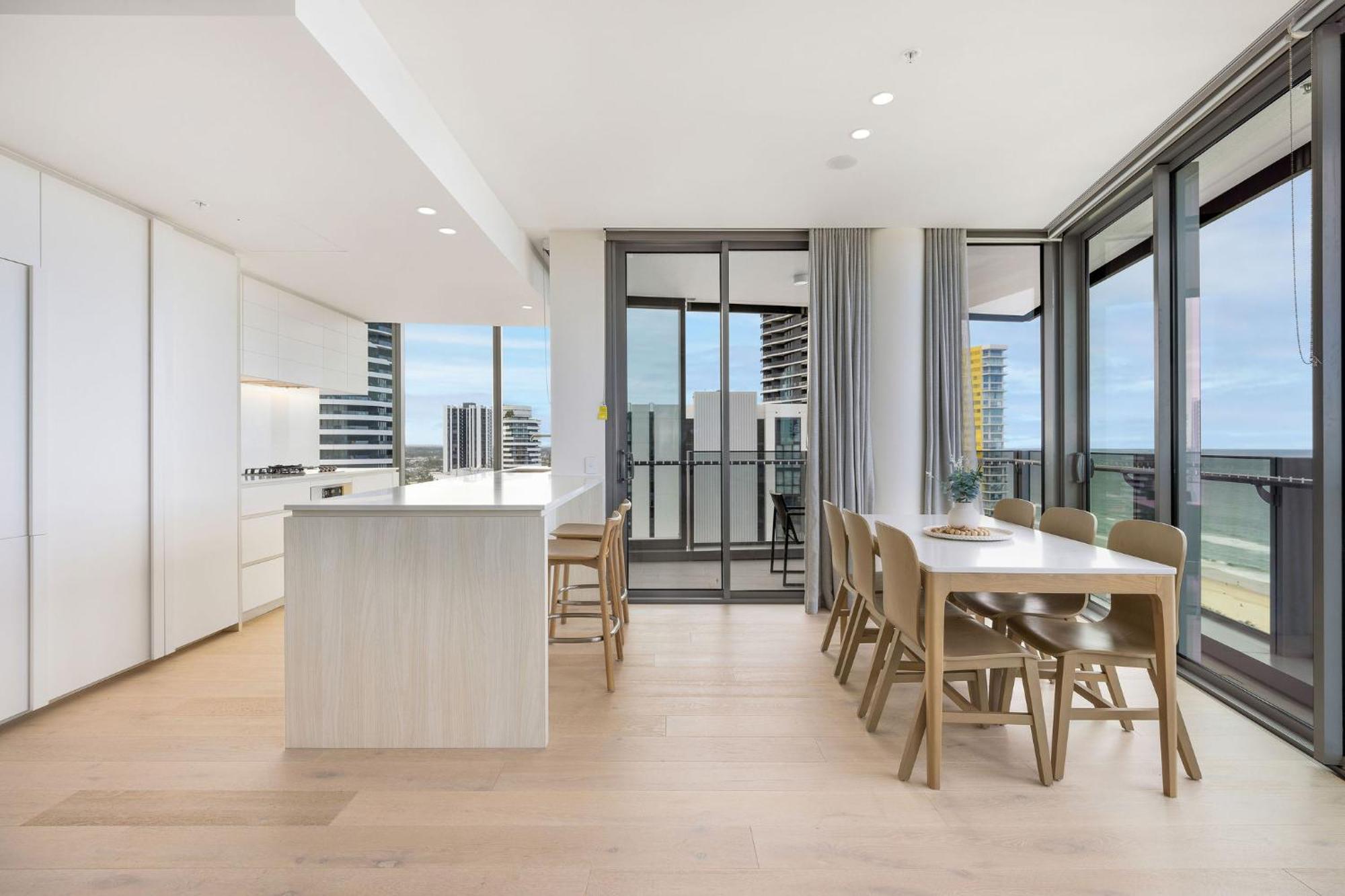 Ultiqa Signature At Broadbeach Gold Coast Exterior photo