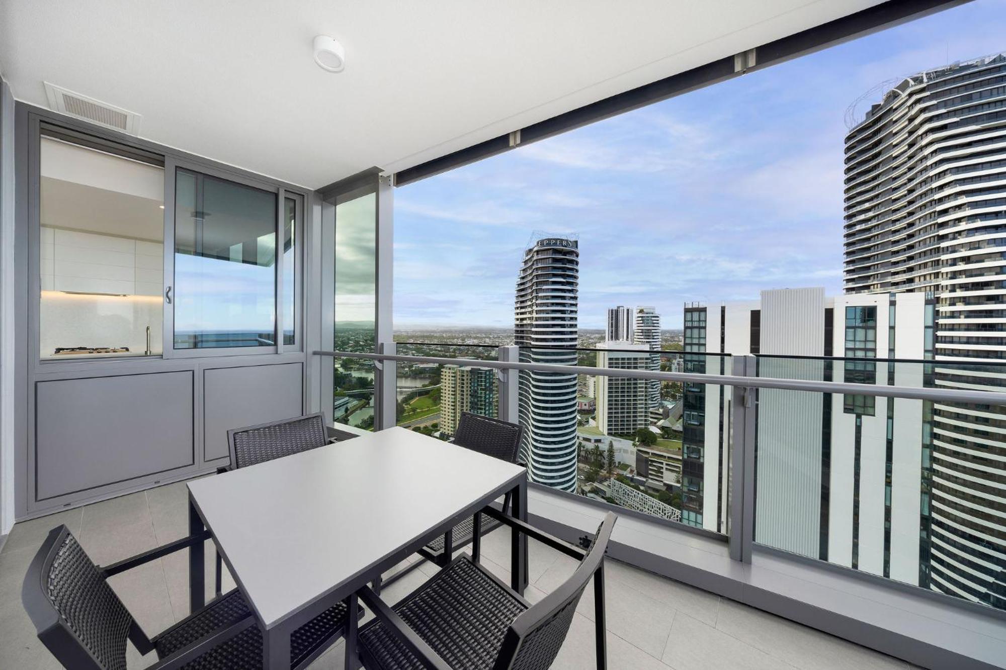 Ultiqa Signature At Broadbeach Gold Coast Exterior photo